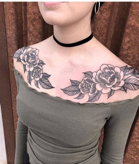 tatto pecho mujer|Tatuajes de pecho de mujer